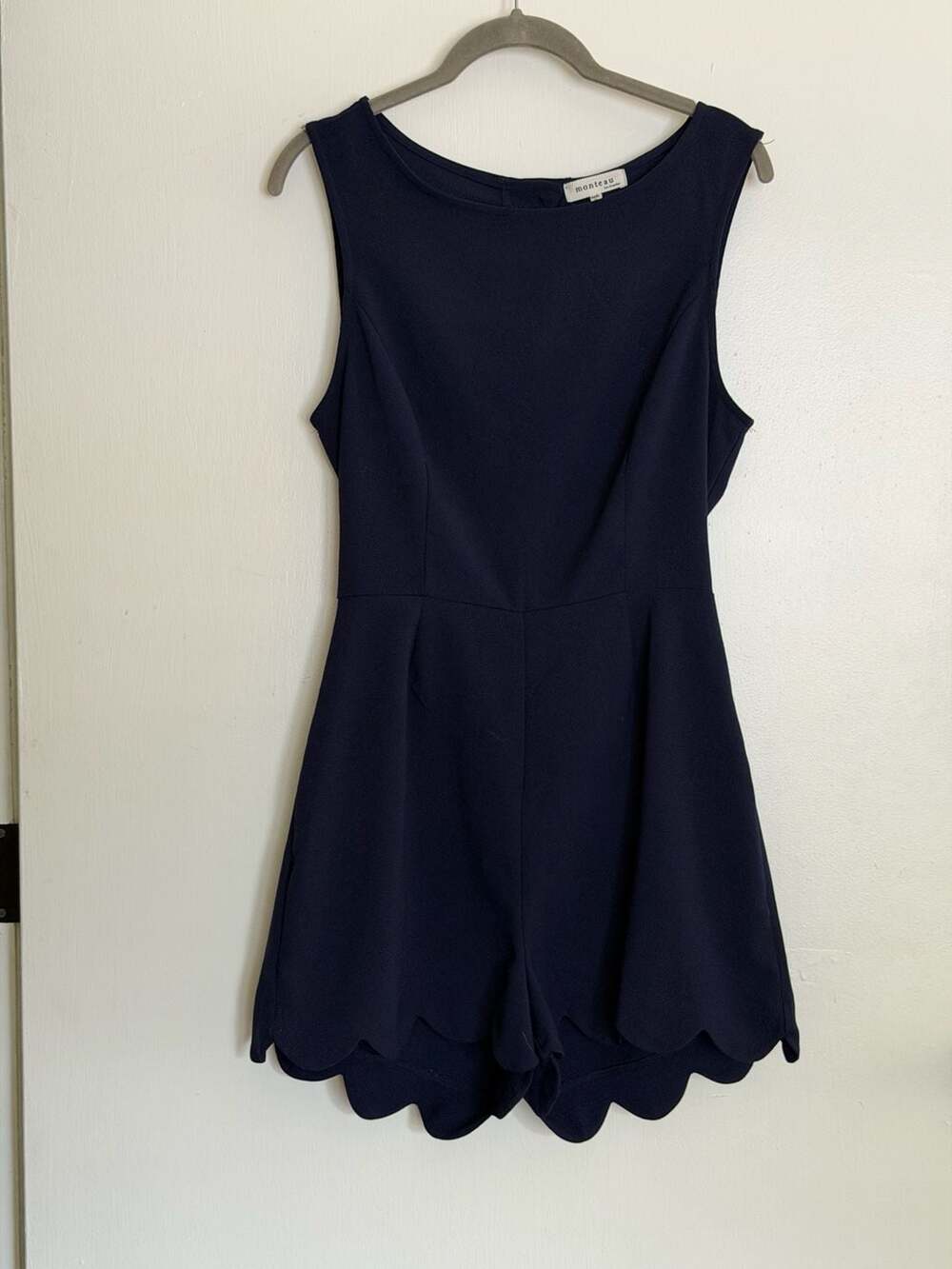 Monteau Los Angeles Navy Blue Sleeveless Scalloped Hem Back Cutout Romper Size L